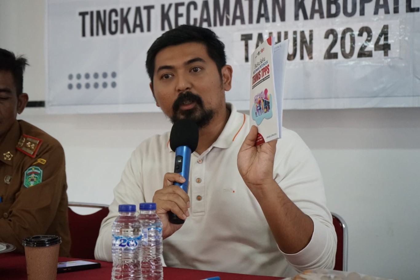 RAKOR -- Wabup Luwu Timur, Mochammad Akbar Andi Leluasa selaku Ketua Tim Percepatan Penurunan stunting (TPPS) Lutim memimpin Rakor Mini Lokakarya Percepatan Penurunan Stunting Tingkat Kecamatan Tahun 2024, di Aula Kantor Camat Malili baru-baru ini. 