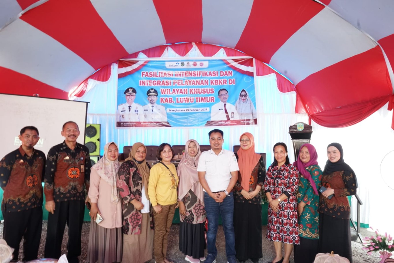 FASILITASI -- Dinas Pengendalian Penduduk dan Keluarga Berencana (DP2KB) Pemkab Luwu Timur  menggelar kegiatan Fasilitasi Intensifikasi dan Integrasi Pelayanan Program Keluarga Berencana dan Kesehatan Reproduksi (KBKR) di Kantor Camat Mangkutanabaru-baru ini