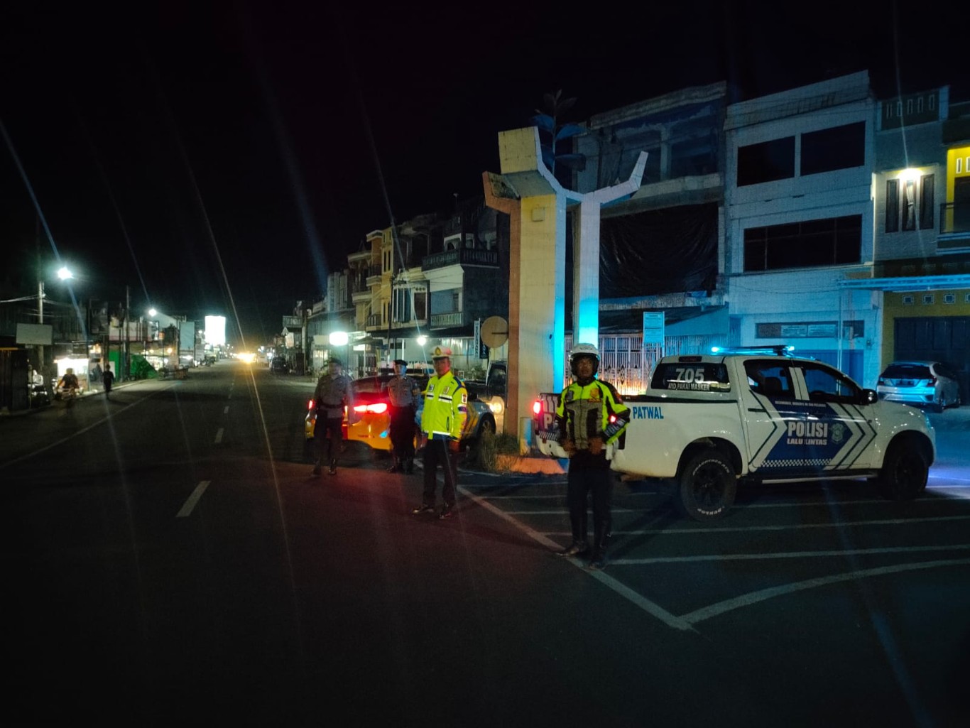 CEGAH BALI -- Polres Soppeng gencar melaksanakan patroli setiap hari dengan secara random atau sistem acak ke tempat atau titik yang sering dijadikan arena balap liar di wilayah hukum Polres Soppeng, Minggu (17/3) malam dalam rangka mencegah aksi balap liar (Bali). 