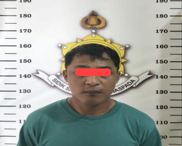 DITANGKAP -- Pelaku pencurian di Torut Nbr diringkus polisi dan langsung di giring ke Mapolresta untuk pemeriksaan lebih lanjut. Sejumlah barang bukti berhasil disita. 