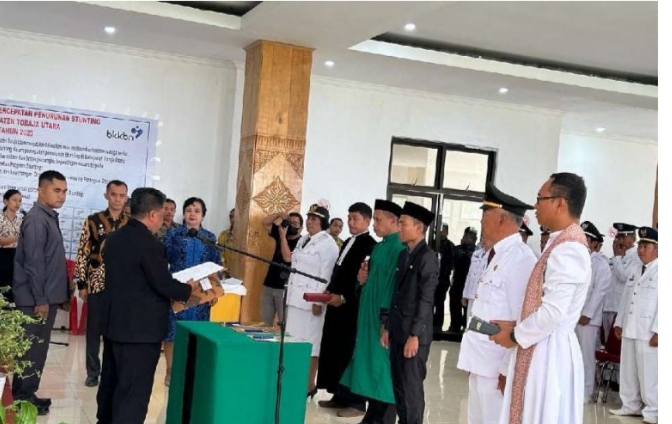 BATAL -- 147 ASN Pemkab Torut yang baru sepekan dilantik Bupati Yohanis Bassang (Ombas), Jumat (22/3) lalu mengaku kecewa. Musababnya pada Kamis (28/3) pelantikan tersebut dinyatakan tidak berlaku sebab dinilai melanggar aturan.
