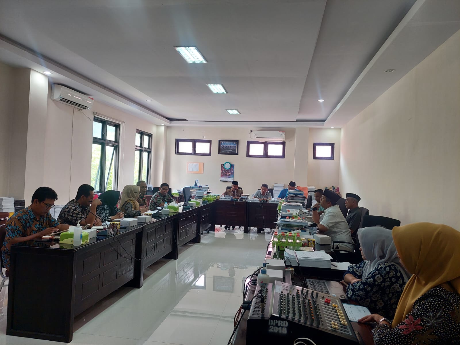 RAKER -- Komisi II DPRD Kabupaten Wajo melakukan Rapat Kerja dengan dua dinas yakni Dinas Perikanan dan  serta Dinas Pertanian dan Ketahanan Pangan, Kamis (29/2). 