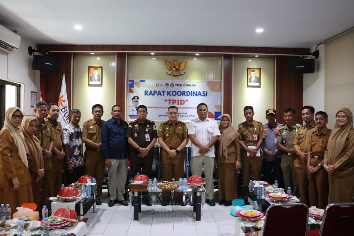 INFLASI -- Pemkab Wajo melakukan percepatan penanganan inflasi dengan mengadakan Rakor dengan TPID Kabupaten Wajo dan Perum BULOG bersama mitra, Senin (4/3).