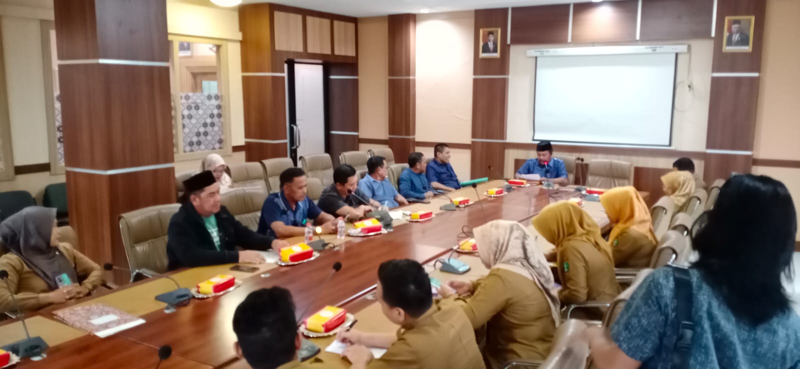 KUNKER -- Komisi II DPRD Kabupaten Kolaka melakukan Kunker ke DPRD Kabupaten Wajo, Selasa (5/3). Mereka fokus membahas inflasi terkait kenaikan harga bahan pokok Sembako. 