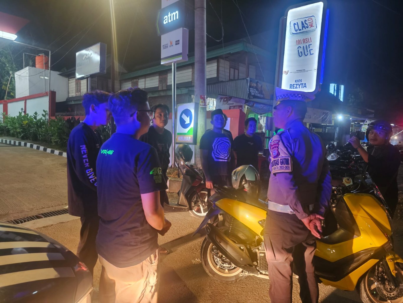 PATROLI -- Satuan Lalu Lintas Polres Wajo menggelar patroli cipta kondisi Bulan Suci Ramadan 1445 H di Kota Sengkang, Rabu (13/3) malam