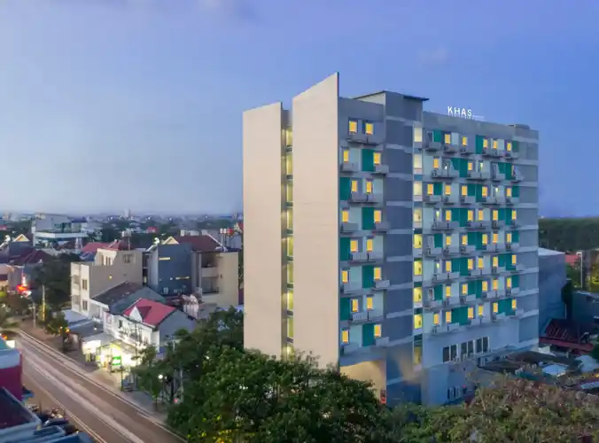 ist SIAPKAN--Hotel Khas Makassar yang menyediakan paket halalbihalal nan seru dengan paket harga yang terjangkau.Tampak karyawan Hotel Khas Makassar foto bersama.