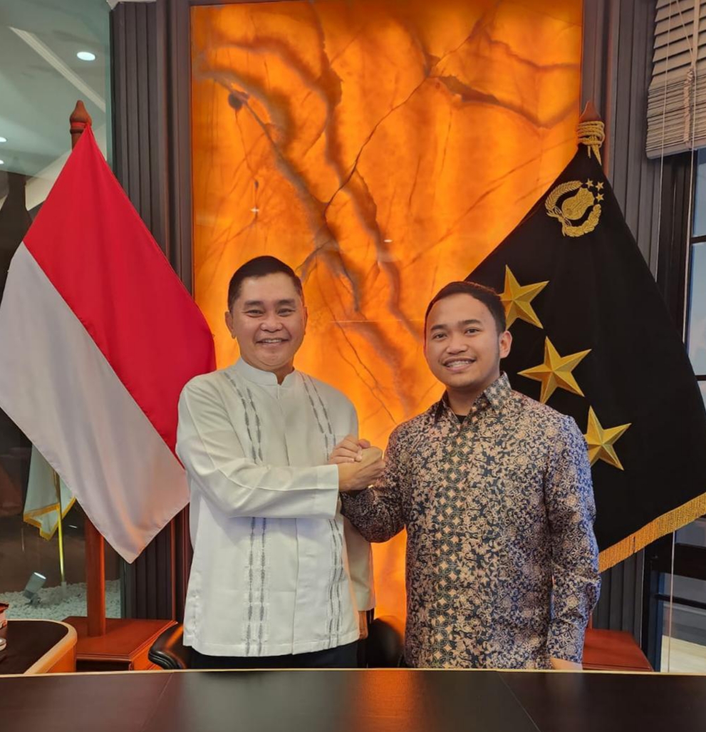 IST KUNJUNGAN -- Bakal calon Gubernur Sulsel Komjen Pol Dr H Mohammad Fadil Imran yang juga Kepala Baharkam Polri menerima kunjungan silaturahmi Wakil Ketua Umum DPP PPP HM Amir Uskara dan Ketua DPW PPP Sulsel Imam Fauzan di kediamannya, Jumat (19/4).