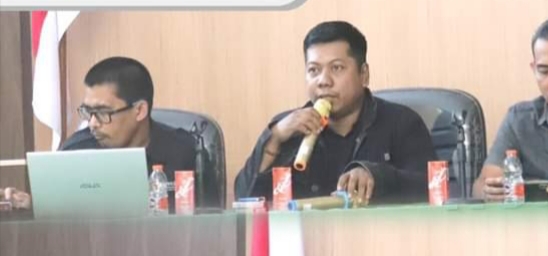 IST RAKOR--Ketua Bawaslu Sidrap, Muhardin bersama komisioner lainnya menghadiri rapat koordinasi dengan Bawaslu RI