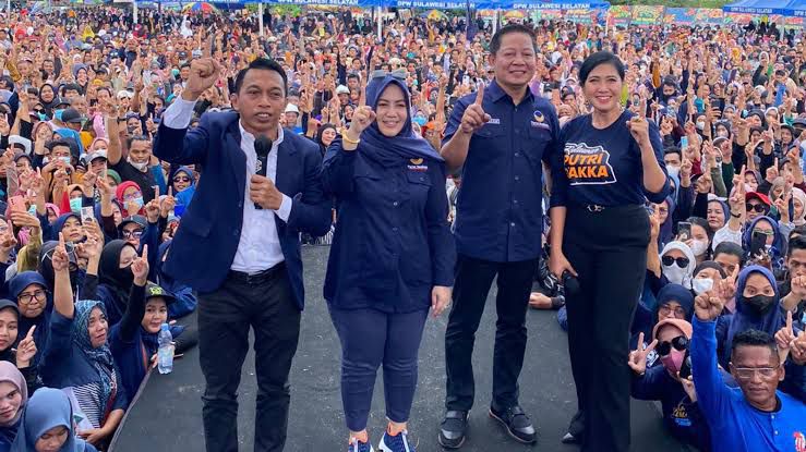 IST BERSAMA--Ketua DPD Nasdem Luwu Utara Putri Dakka bersama Rusdi Masse dan Syaharuddin Alrif ketika berkampanye 