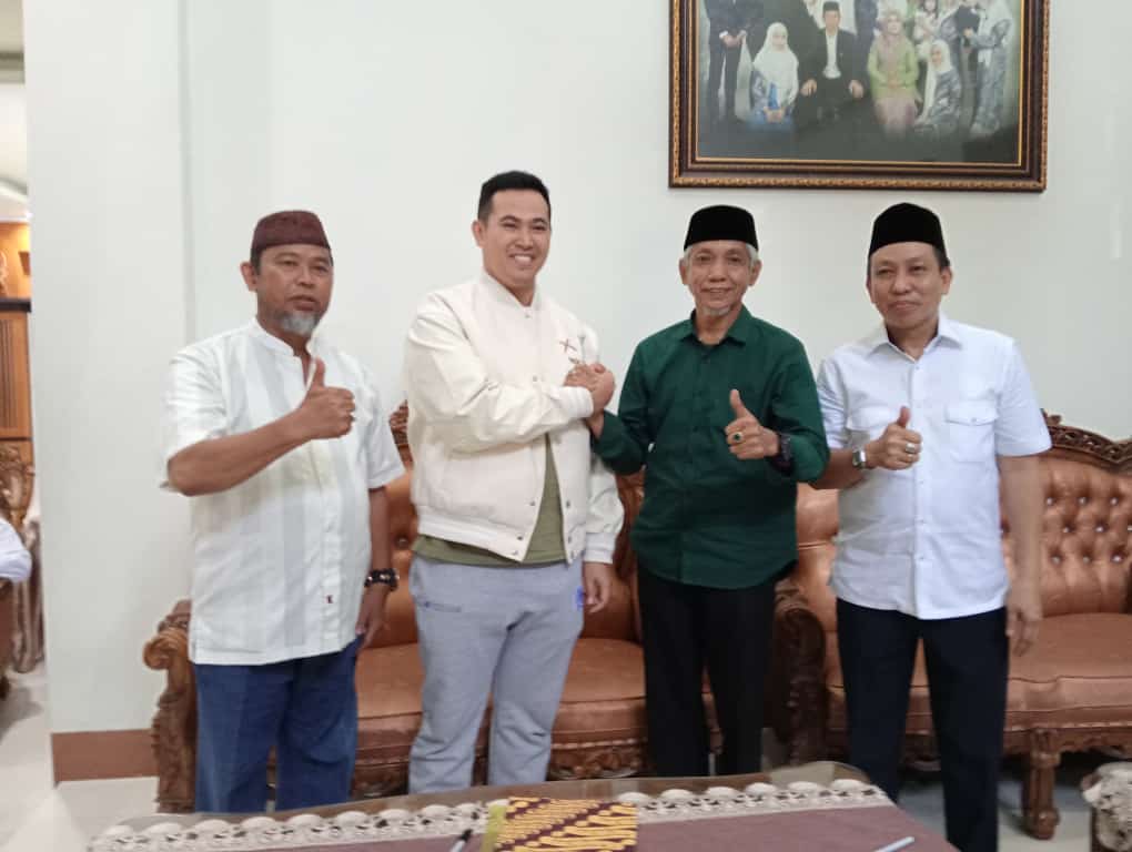 IST BERSAMA--Bupati Pangkep Muhammad Yusran Lalogai bersama Ketua DPC PKB Pangkep Abdul Rahman Assegaf