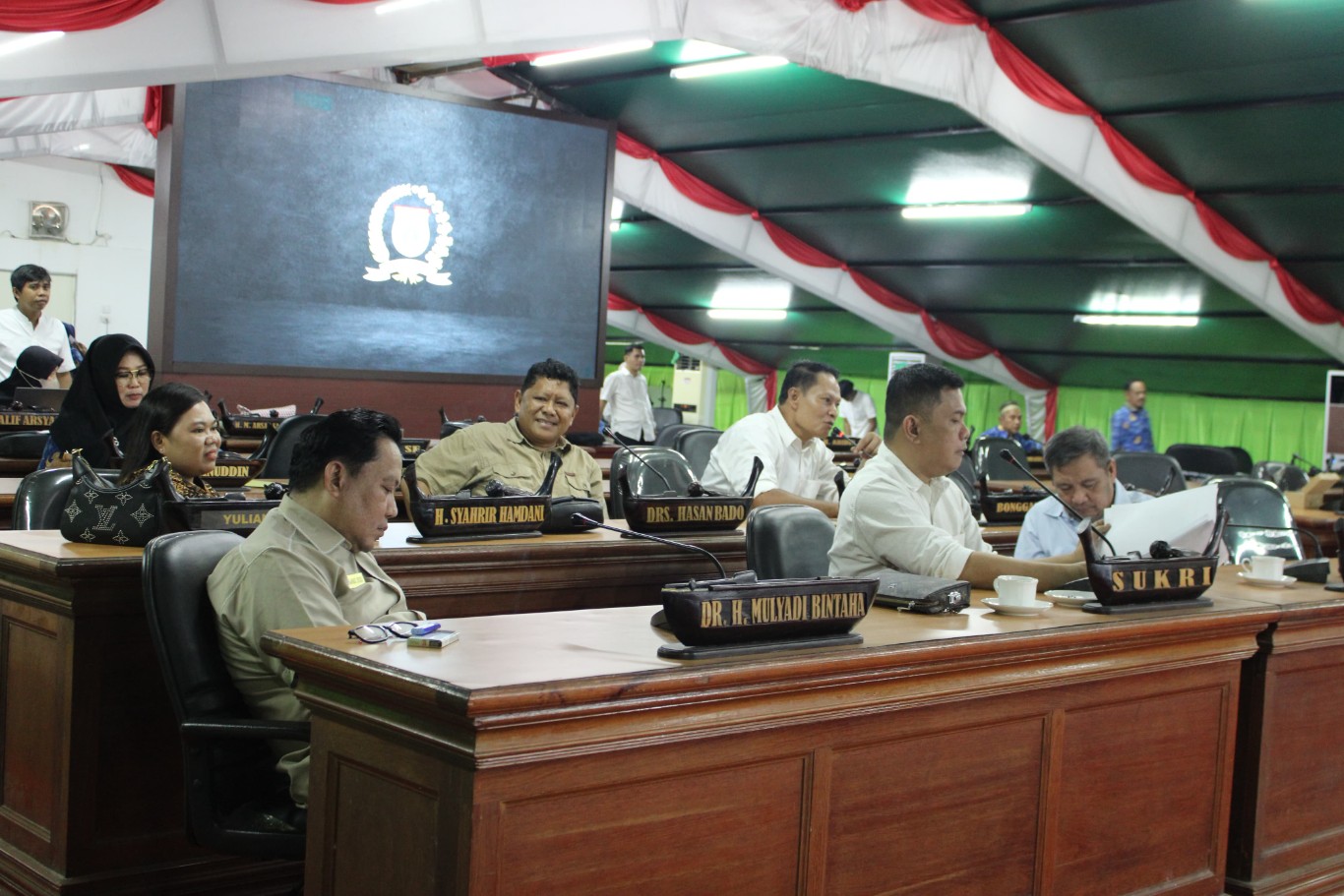 RAPAT BANGGAR -- Suasana rapat Banggar yang diikuti para anggota DPRD Sulbar, TAPD dan OPD terkait.
