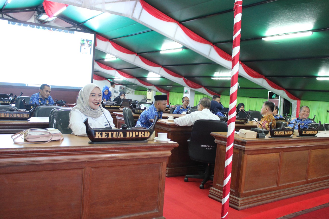 PIMPIN RAPAT -- Ketua DPRD Sulbar, Hj Sitti Suraidah Suhardi saat memimpin rapat Bamus terkait penyusunan Renja DPRD Provinsi Sulbar.