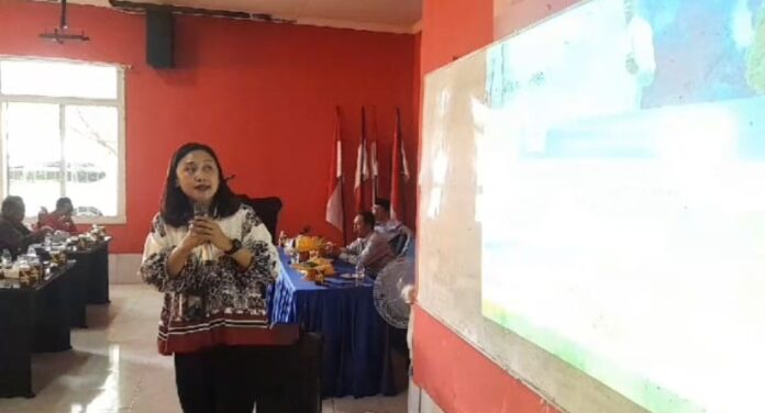 PEMBEKALAN -- Suasana pemberian pembekalan kepada mahasiswa KKLP STISIP Veteran Palopo yang akan mengikuti KKLP.