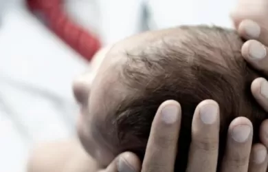 Warga Temukan Bayi Dalam Kardus