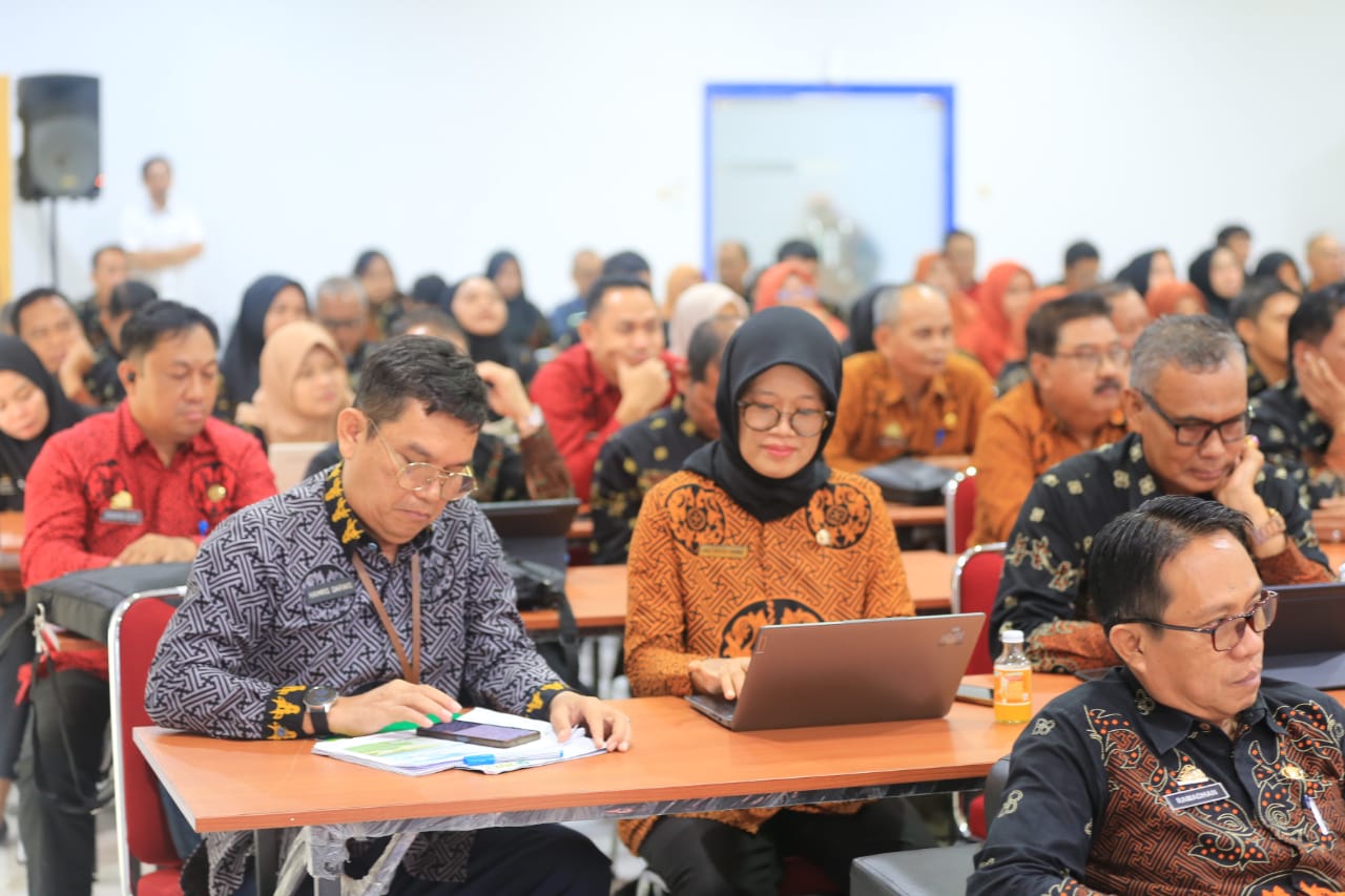 BIMTEK -- Bupati Luwu Timur, H Budiman membuka Bimbingan Teknis (Bimtek) Manajemen Risiko Strategis dan Manajemen Risiko Operasional yang digelar di Aula Kantor BPKP Perwakilan Sulsel di Makassar, Senin (29/4). H