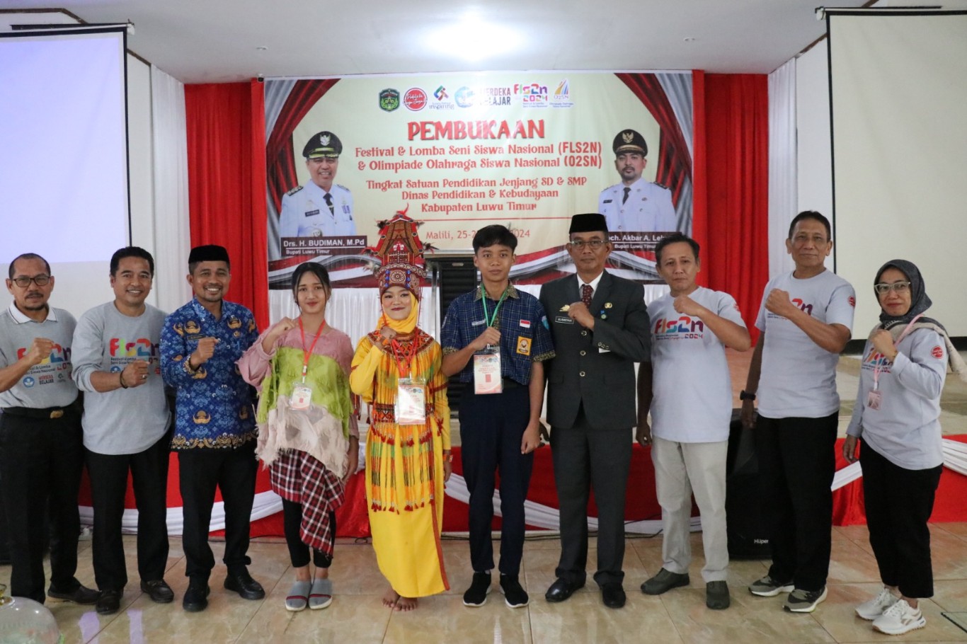 LOMBA -- Dinas Pendidikan dan Kebudayaan Kabupaten Luwu Timur menggelar lomba FLS2N dan O2SN tingkat Kabupaten Luwu Timur Tahun 2024 selama tiga hari (25-27/4) di Aula Dinas Pendidikan dan Kebudayaan Kabupaten Luwu Timur, Kamis (25/4).  