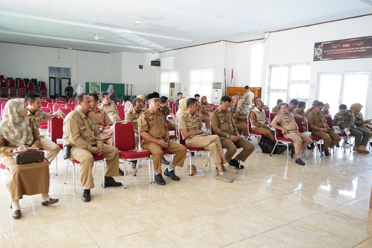 RAPAT -- Pansus DPRD dan Pemkab Luwu Timur menggelar rapat membahas kelanjutan Ranperda KLA Lutim di Ruang Aspirasi DPRD Lutim, Selasa (23/4). Rapat sebagai tindak lanjut dari hasil Kunker di Kota Bogor, Provinsi Jawa Barat belum lama ini. 