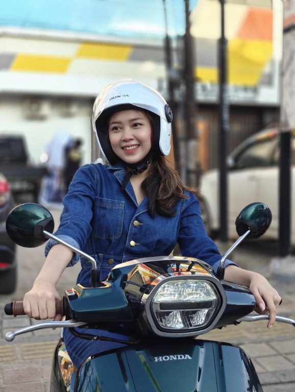 CARI AMAN -- Memahami fungsi marka jalan dan rambu-rambu lalulintas lainnya merupakan salah satu cara cari aman selama berkendara.