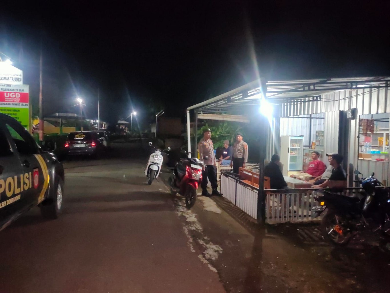 PATROLI -- Polres Soppeng bersama polsek jajaran melaksanakan patroli bersinggungan di wilayah hukum Polres Soppeng, Sabtu (20/4). 