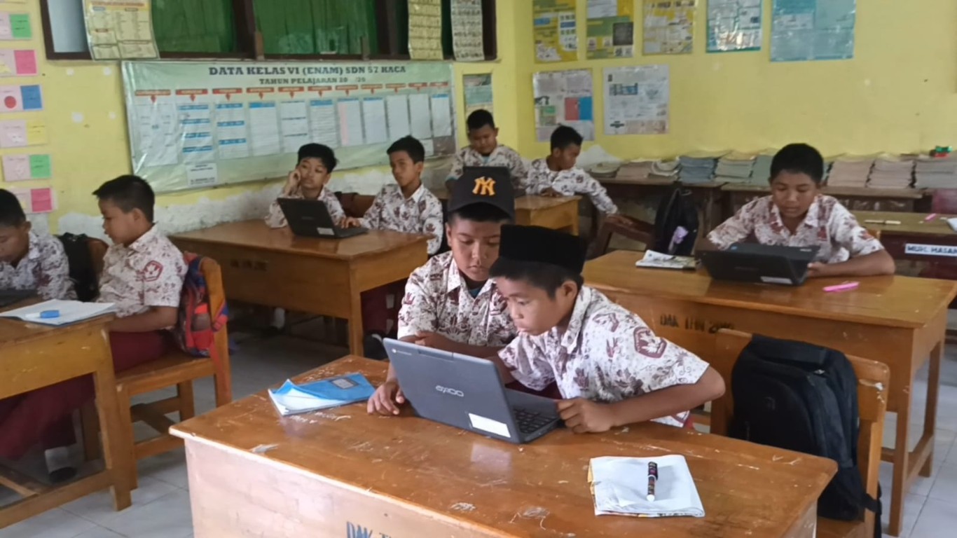 PERSIAPAN -- Pelaksanaan UAS berdasarkan kalender pendidikan serentak dijadwalkan pada 13-18 Mei 2024. Jumlah siswa yang akan mengikuti UAS di UPTD SPF SDN 57 Kaca sebanyak 21 orang terdiri dari 10 laki-laki dan 11 perempuan.