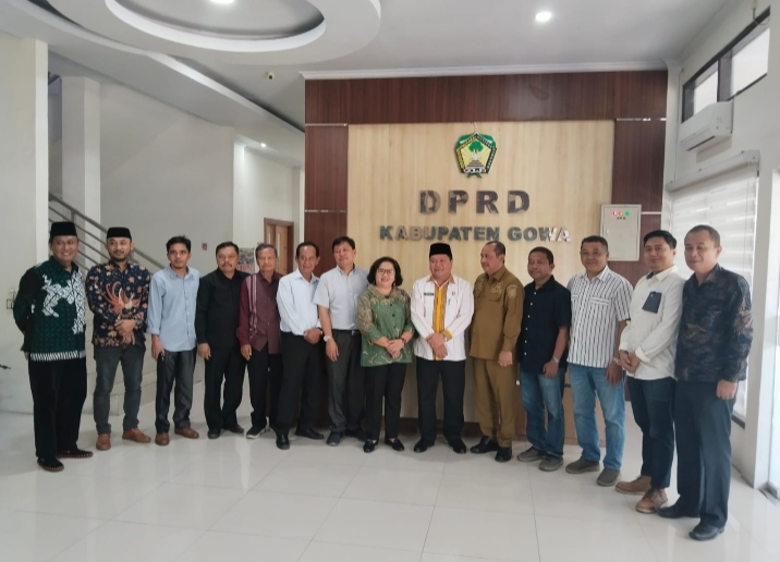 KUNKER -- Pansus LKPJ Bupati Tana Toraja Tahun 2023 melakukan Kunker di Gowa membahas pengelolaan dana operasional Puskesmas