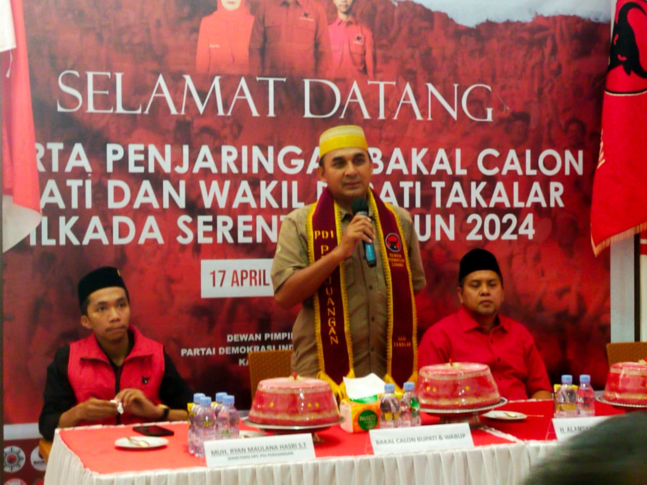 Bakal calon Bupati Takalar, Faisal Amir saat mendaftar di PDI Perjuangan Takalar, Kamis (9/5/2024) siang.