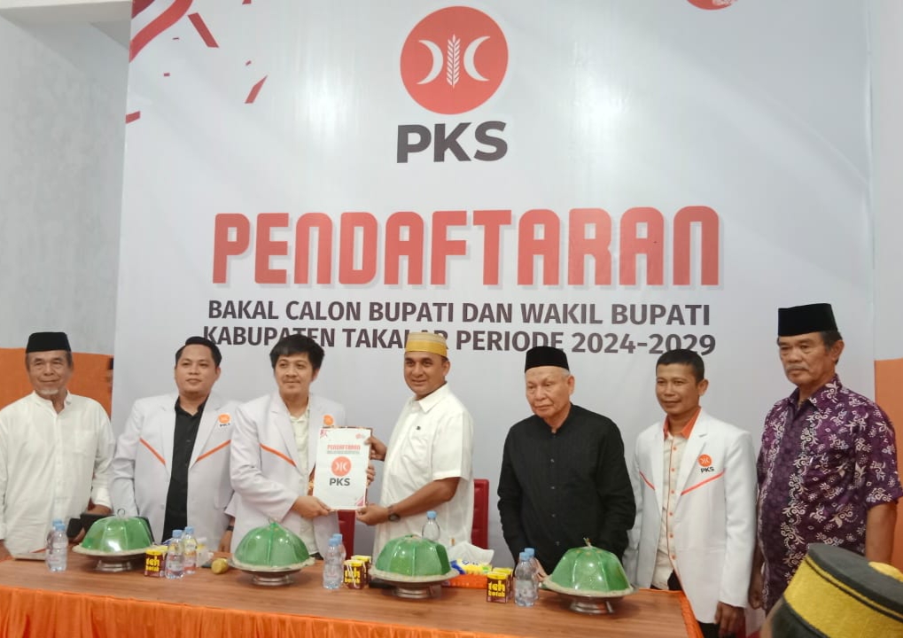 Calon Bupati Takalar, Faisal Amir saat mendaftar di PKS Takalar, Minggu (26/5/2024) sore.