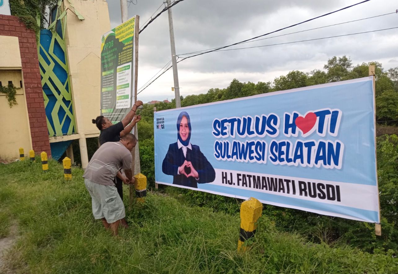 IST BERTEBARAN--Baliho bergambar Fatmawati Rusdi 'Setulus Hati Sulawesi Selatan' Bertebaran hingga Pelosok Sulsel
