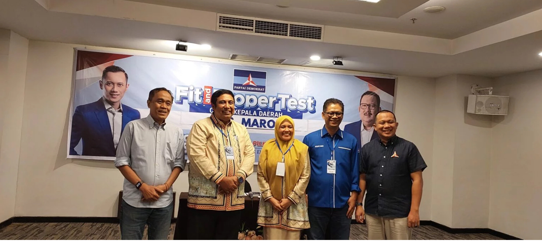 IST UJI KEPATUTAN--Bupati dan Wakil Bupati Maros petahana Chairdir Syam - Suhartina Bohari disela-sela kegiatan uji kepatutan yang digelar Partai Demokrat Sulsel di Hotel Claro Makassar, Senin (27/5)
