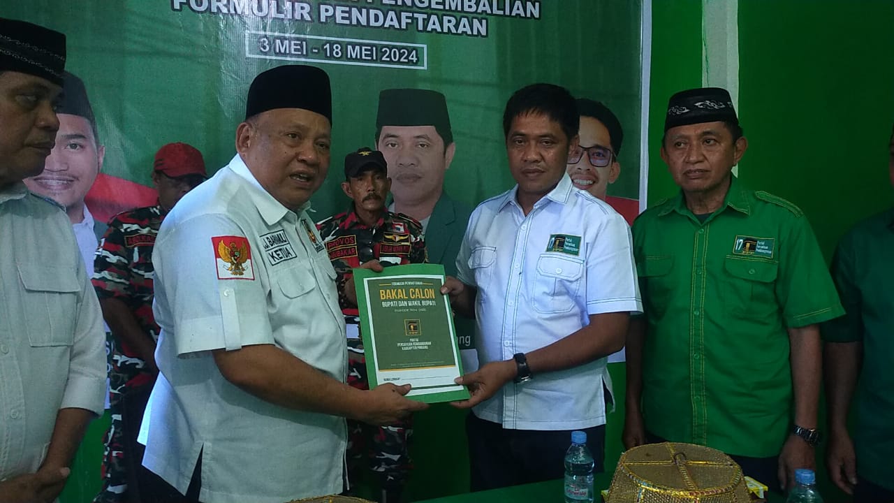 IST MENDAFTAR--Wakil Ketua DPRD Pinrang H Ahmad Jaya Baramulai mendaftar di Tim Pilkada PPP sebagai bakal calon bupati Pinrang