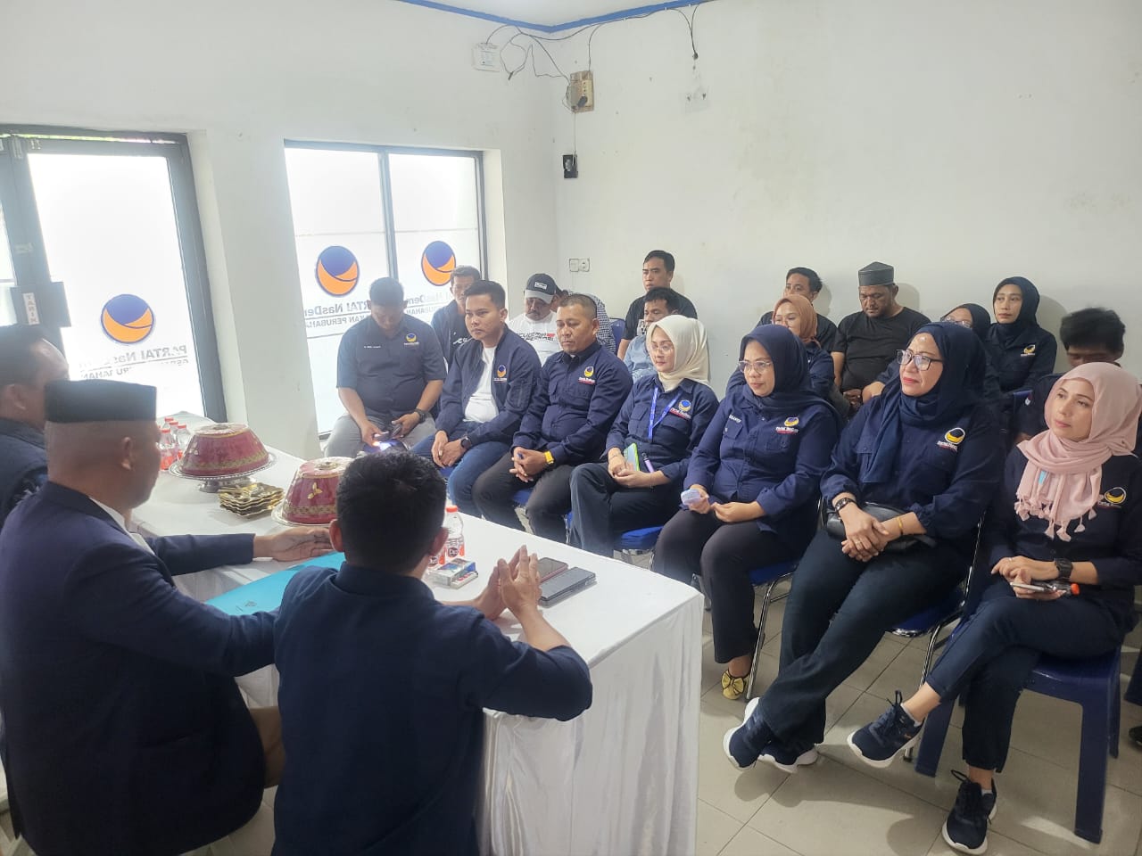 IST RAPAT PLENO--Ketua DPD Partai NasDem Kabupaten Sidrap memimpin rapat pleno yang menyepakati Syaharuddin Alrif bersama Nurkanaah sebagai calon bupati dan wakil bupati Sidrap 