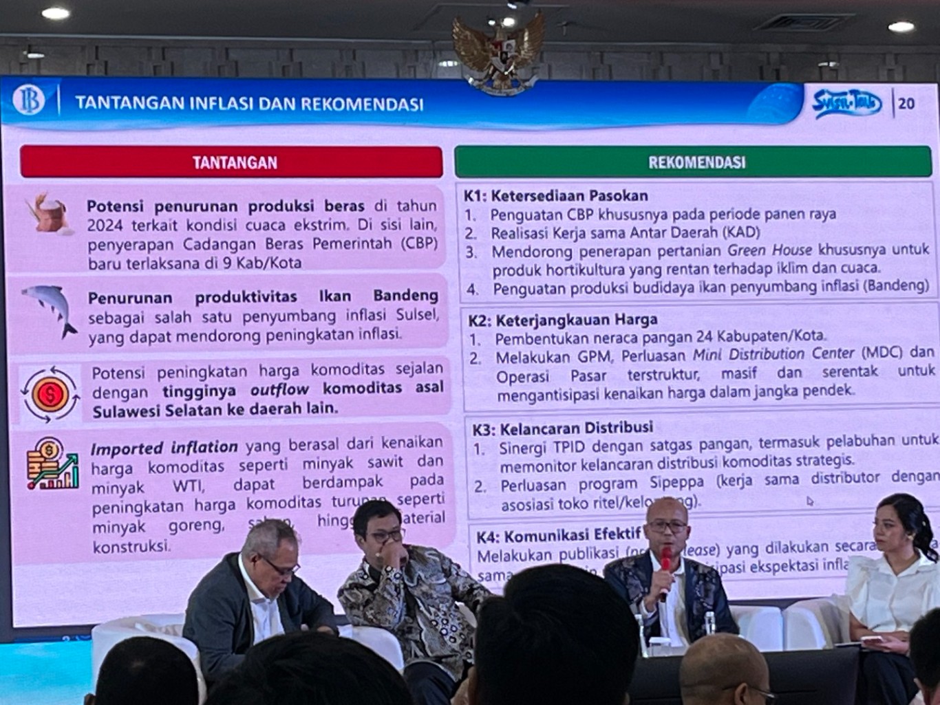 Dari kiri ke ka kanan H. Marsuki, Prof., Ph. D., DEA.-Dosen FEB UNHAS, Sunarsip-Chief Economist The Indonesia Economic Intelligence, Rizki Ernadi Wimanda-Kepala Perwakilan BI Sulsel dan Nana Djamal (Moderator)-dalam kegiatan diskusi Sulsel Talk yang digelar di Kantor Perwakilan Bank Indonesia Sulsel, Jalan Jenderal Sudirman, Selasa (21/5)