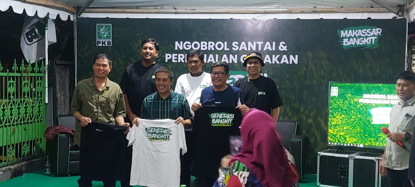 IST NGOBROL SANTAI--Ketua DPW PKB Sulsel Azhar Arsyad bersama akademisi dalam ngobrol santai dan perkenalan gerakan “Generasi Bangkit” Makassar Bangkit