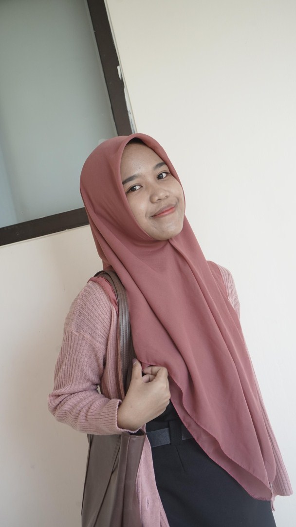 Astika Stury Mahmud  Prodi Komunikasi dan Penyiaran Islam  UIN Alauddin Makassar 