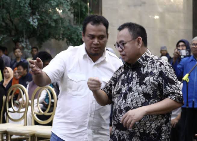 IST BERBINCANG--Ketua umum KoReAn Muhammad Ramli Rahim berbincang serius dengan Sudirman Said terkait dengan Pilgub DKJ 