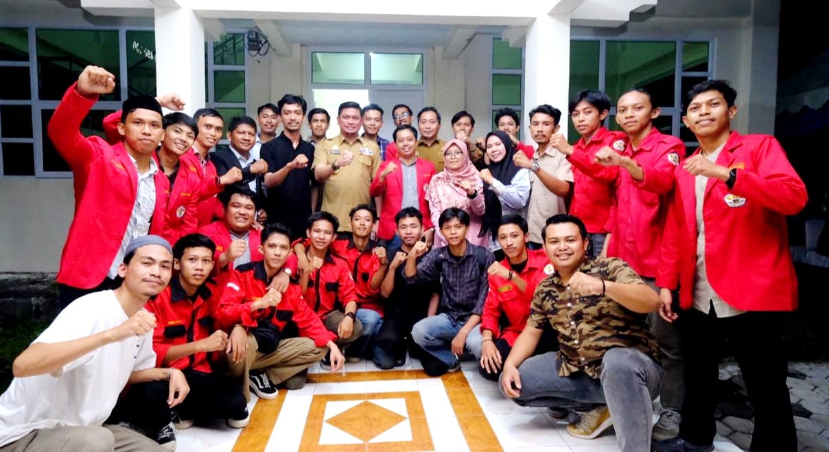 IST HIPMA -- Bupati Gowa, Adnan Purichta Ichsan bersama para pengurus DPP Hipma Gowa di asrama Hipma Gowa. 