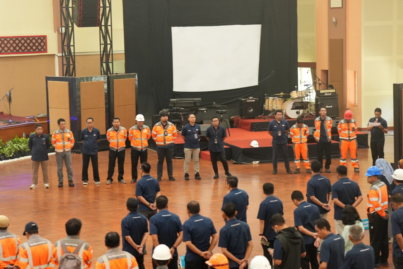 GENBA-SOT -- Genba- SOT yang dilaksanakan PT Semen Tonasa secara berkala dan berkesinambungan untuk meningkatkan produktivitas dan inovasi dalam mencapai target perusahaan. 