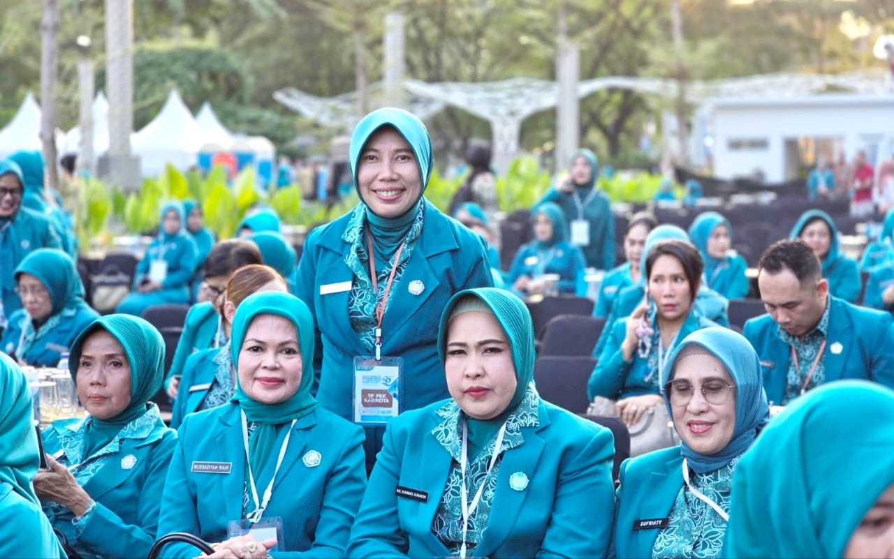 IST PERINGATAN HKG PKK -- Wakil Ketua TP PKK Gowa, Mussadiyah Rauf, saat hadir bersama anggota dan kader TP PKK Gowa di peringatan HKG PKK 52 Nasional di Solo. 