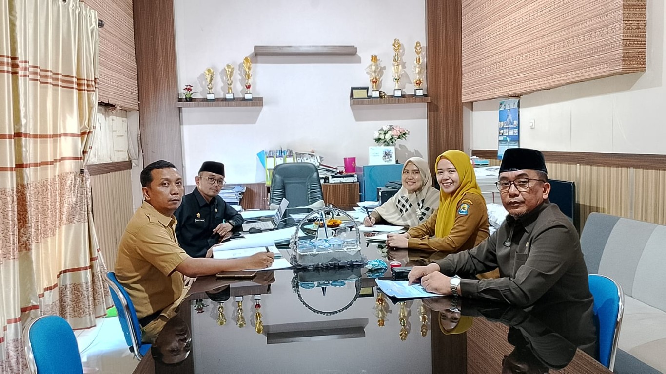 SERTIFIKASI GURU -- Rapat pembahasan pembayaran tunjangan sertfikasi guru yang ada di Kabupaten Jeneponto.