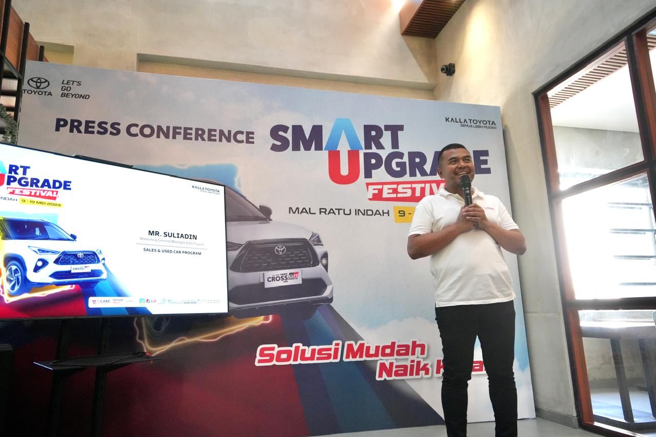 SMART UPGRADE -- Marketing General Manager Kalla Toyota, Suliadin, menjelaskan tentang Smart Upgrade Festival yang kembali digelar Kalla Toyota hingga 19 Mei 2024.