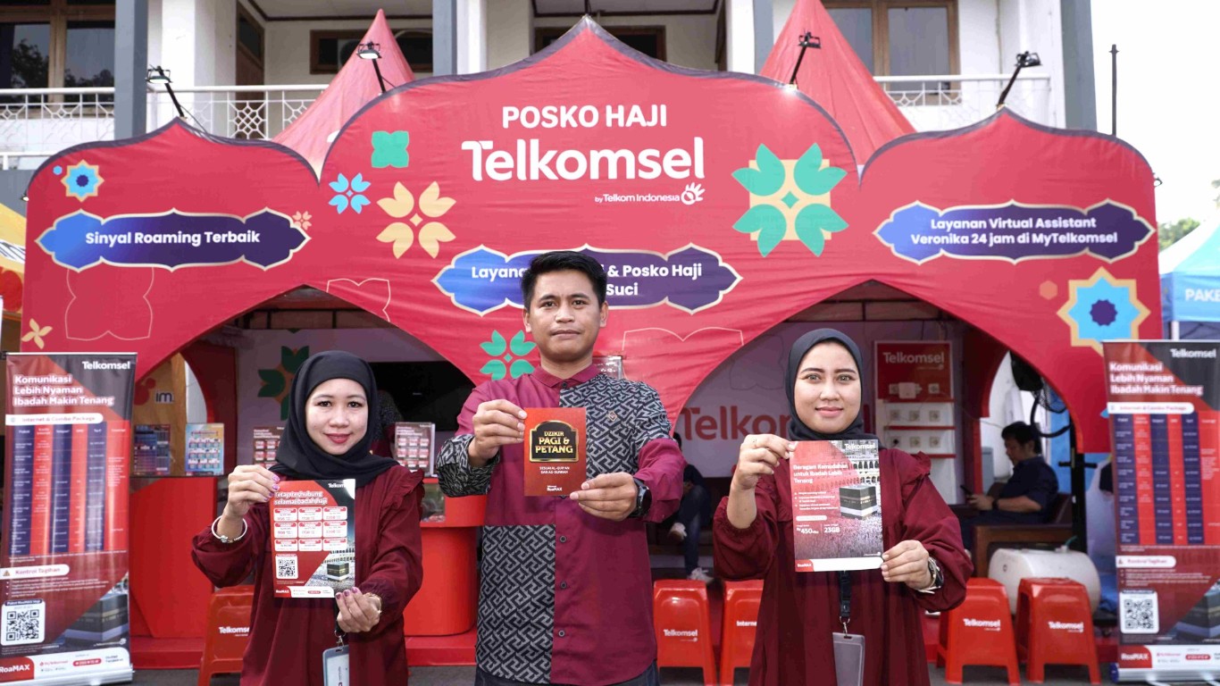 BERAGAM LAYANAN -- Telkomsel pada musim haji tahun 2024 ini menghadirkan beragam layanan yang diharapkan akan dapat memudahkan para jemaah calon haji dalam melaksanakan serangkaian ibadah di Tanah Suci.
