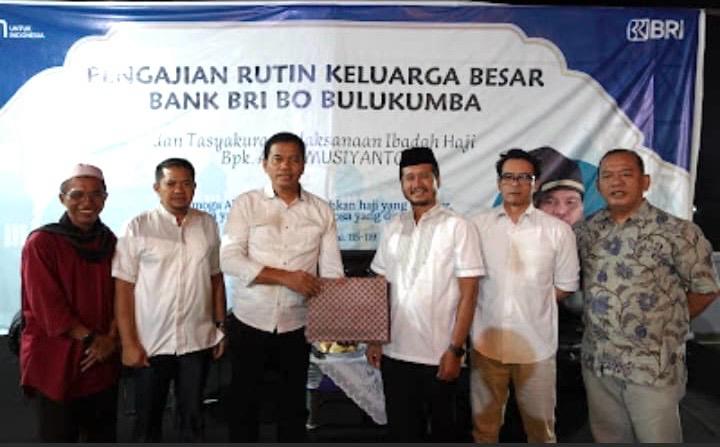 PENGAJIAN -- Kantor Cabang Bank BRI Bulukumba menggelar pengajian rutin bulanan yang diadakan oleh Bank BRI BO Bulukumba, Selasa (28/5). 