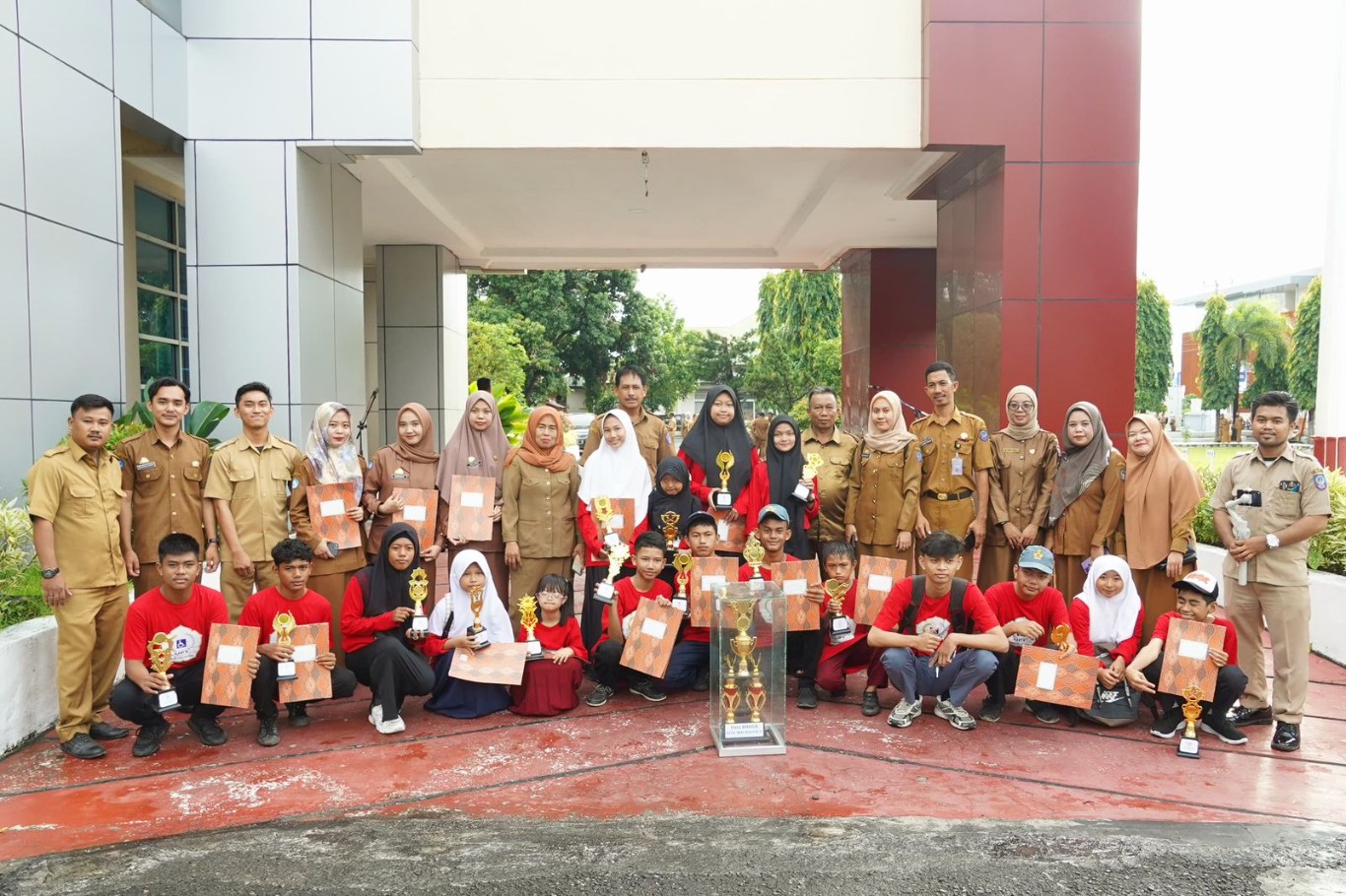 Bupati Serahkan Piala Bergilir