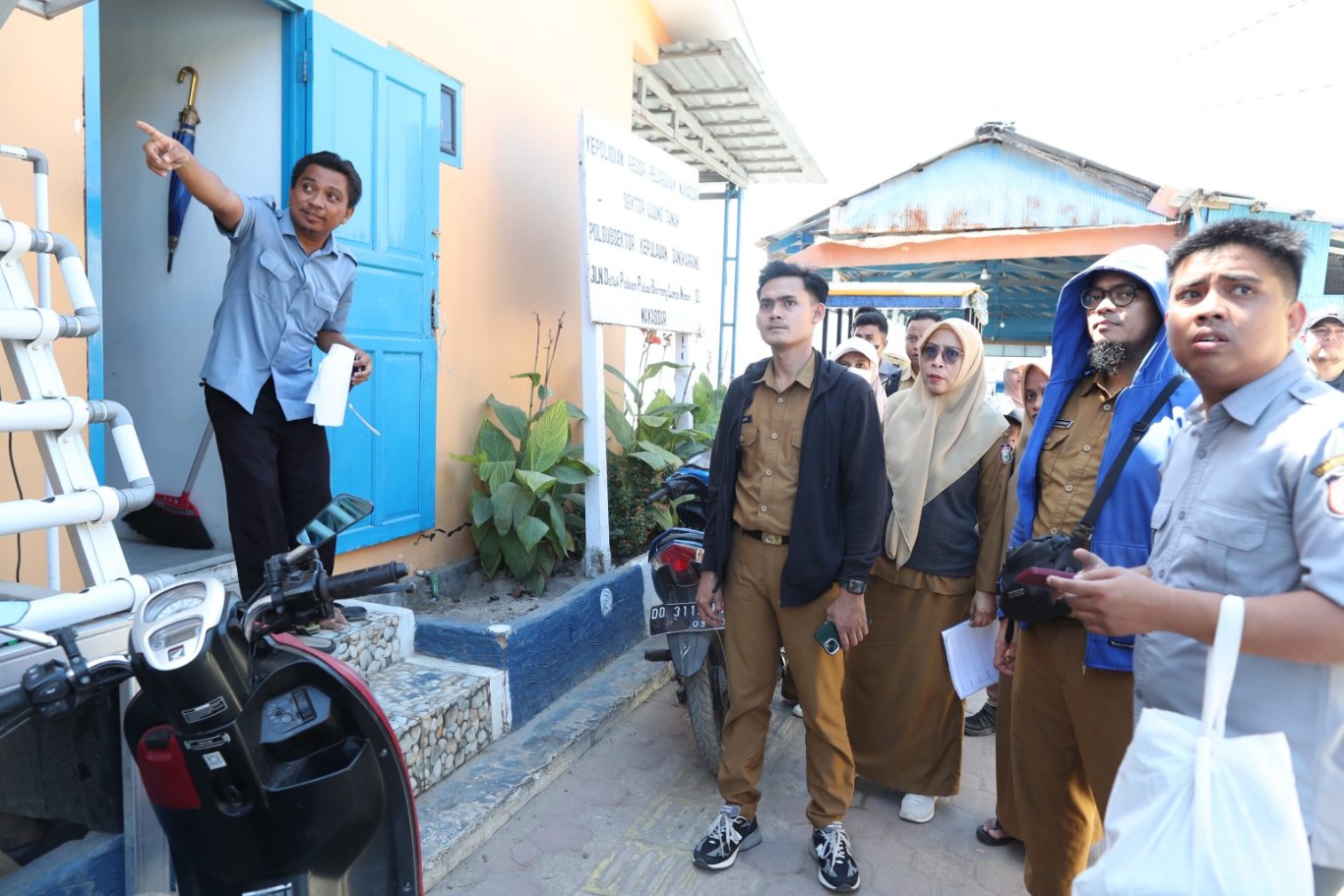 ist MONITORING--Diskominfo Makassar melakukan pendataan dan monitoring langsung ketersediaan jaringan di Pulau Barrang Lompo dan Pulau Barrang Caddi pada Selasa (21/5).Kunjungan ini dipimpin oleh Kepala Bidang Aplikasi Kominfo Makassar, Andi Zulkarnain.