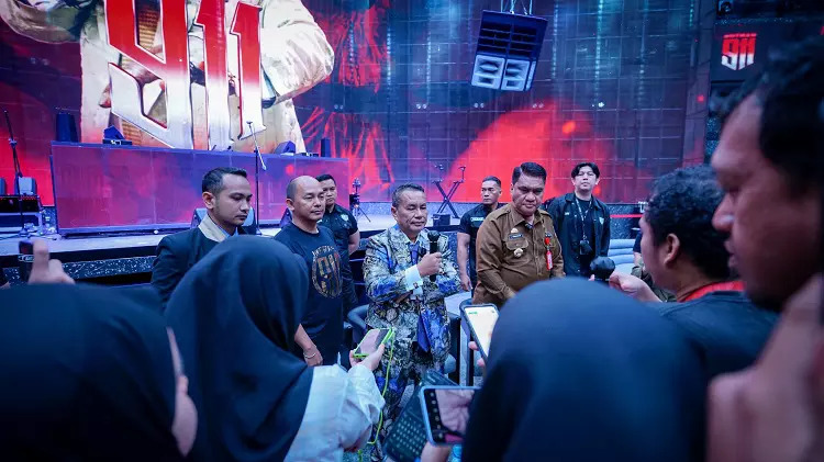 Ramai-ramai Menolak  THM W Super Club