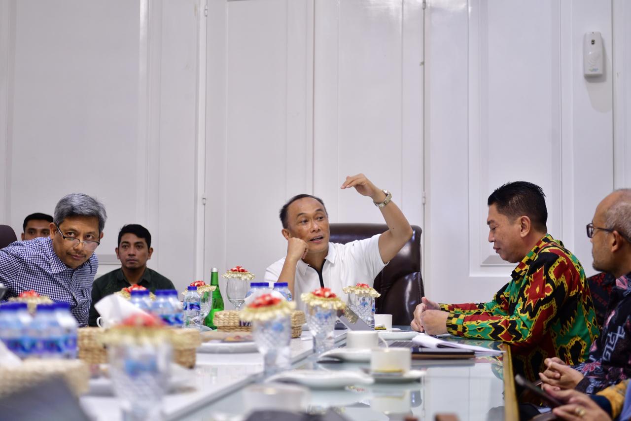 ist INFLASI--Tim TPID Sulsel menggelar rapat koordinasi di Rumah Jabatan Gubernur untuk membahas penanganan inflasi di wilayahnya,Sabtu (25/5).