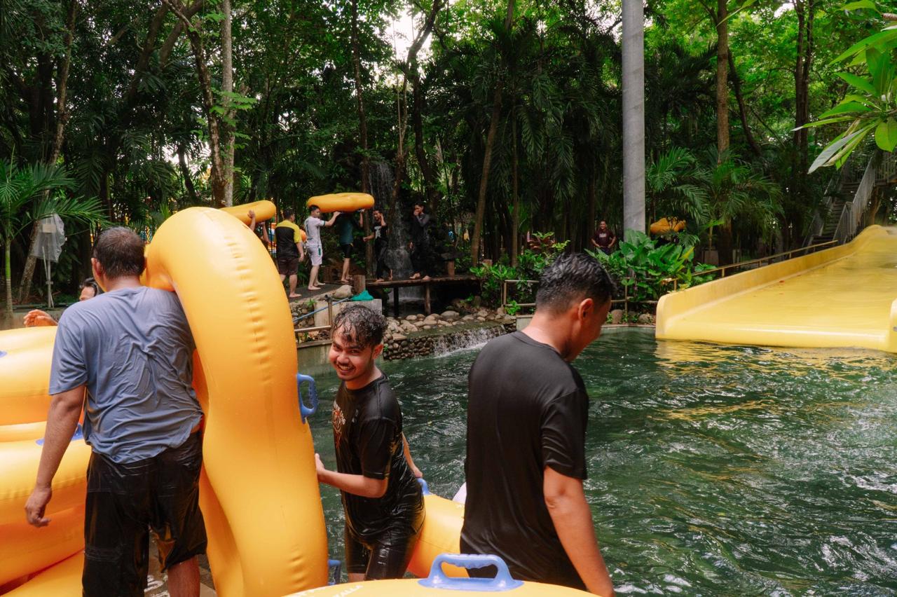 KESERUAN -- Suasana keseruan pengunjung Bugis Waterpark Adventure.