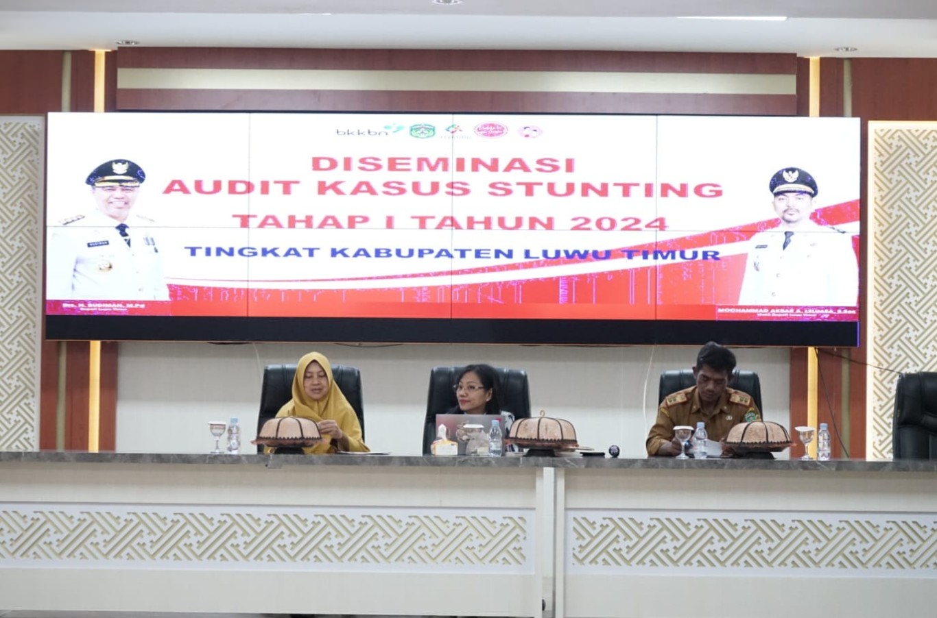 DISEMINASI -- Dinas Pengendalian Penduduk dan Keluarga Berencana (DP2KB) Kabupaten Luwu Timur melakukan Diseminasi Audit Kasus Stunting Tahap I Tingkat Kabupaten Lutim Tahun 2024 di Aula Sasana Praja Kantor Bupati Lutim, Senin (20/5).