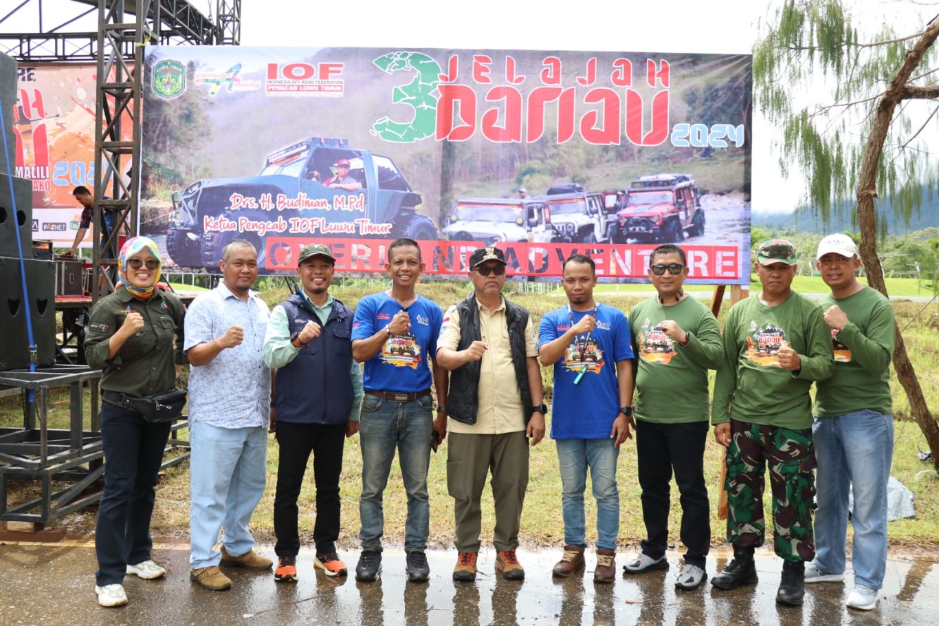 LEPAS PESERTA -- Bupati Luwu Timur, H. Budiman membuka sekaligus melepas peserta Jelajah 3 Danau (J3D) Bumi Batara Guru (Overland Adventure) Tahun 2024, yang berlangsung di Bundaran Batara Guru Malili, Kamis (9/5)