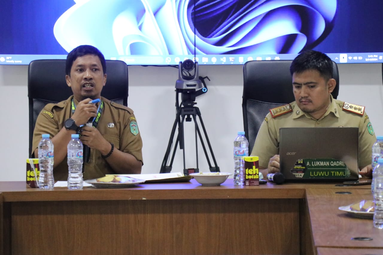 TECHNICAL MEETING -- Panitia Seksi Sepakbola menggelar Technical Meeting (TM) untuk membahas peraturan pertandingan sekaligus pembagian grup Turnamen Sepakbola Antar Instansi Bupati Cup VII Tahun 2024. 
